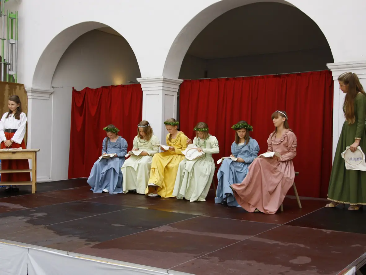 die-jungen-damen