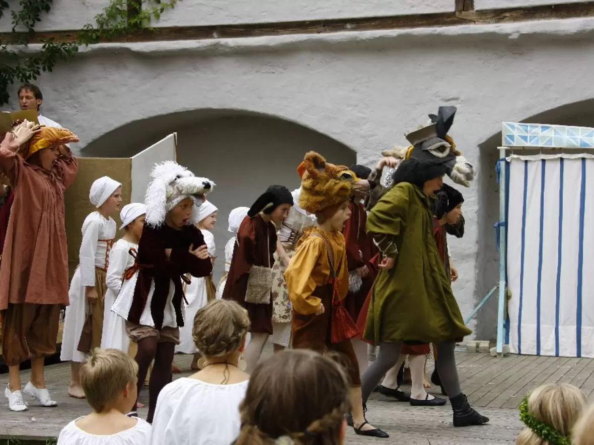 alle-mann-nach-rechts