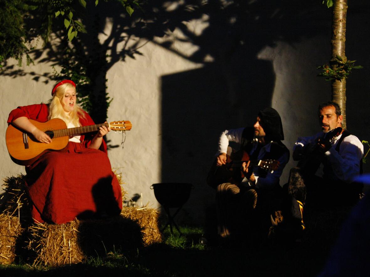 gitarrentrio-im-schatten-der-nacht