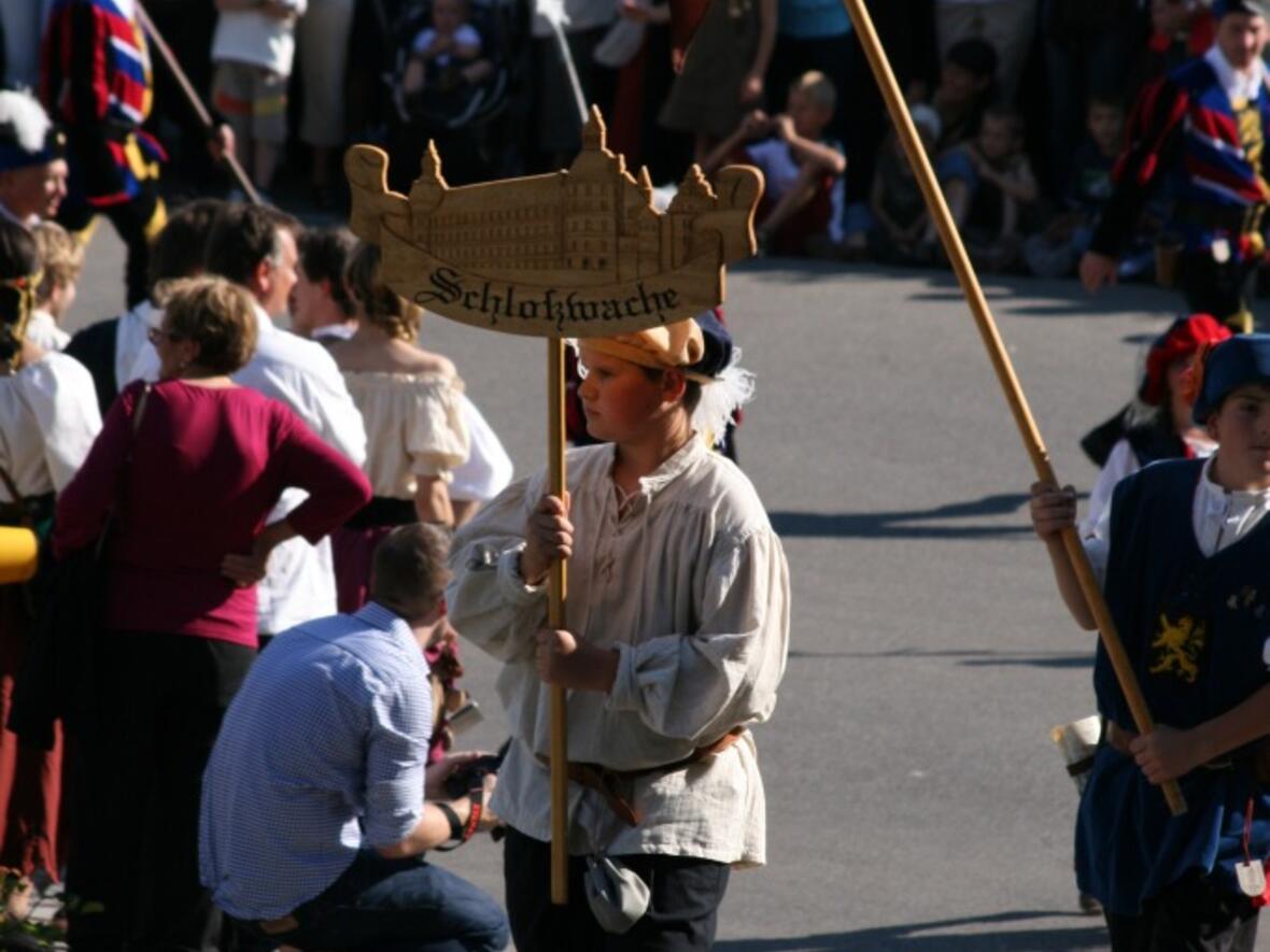 schlosswache-im-anmarsch