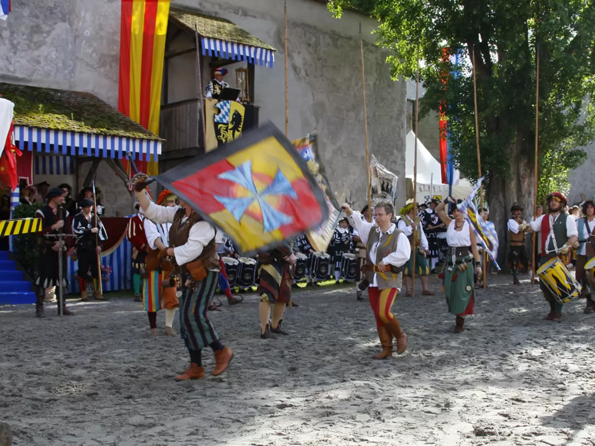 die-fahnenschwinger