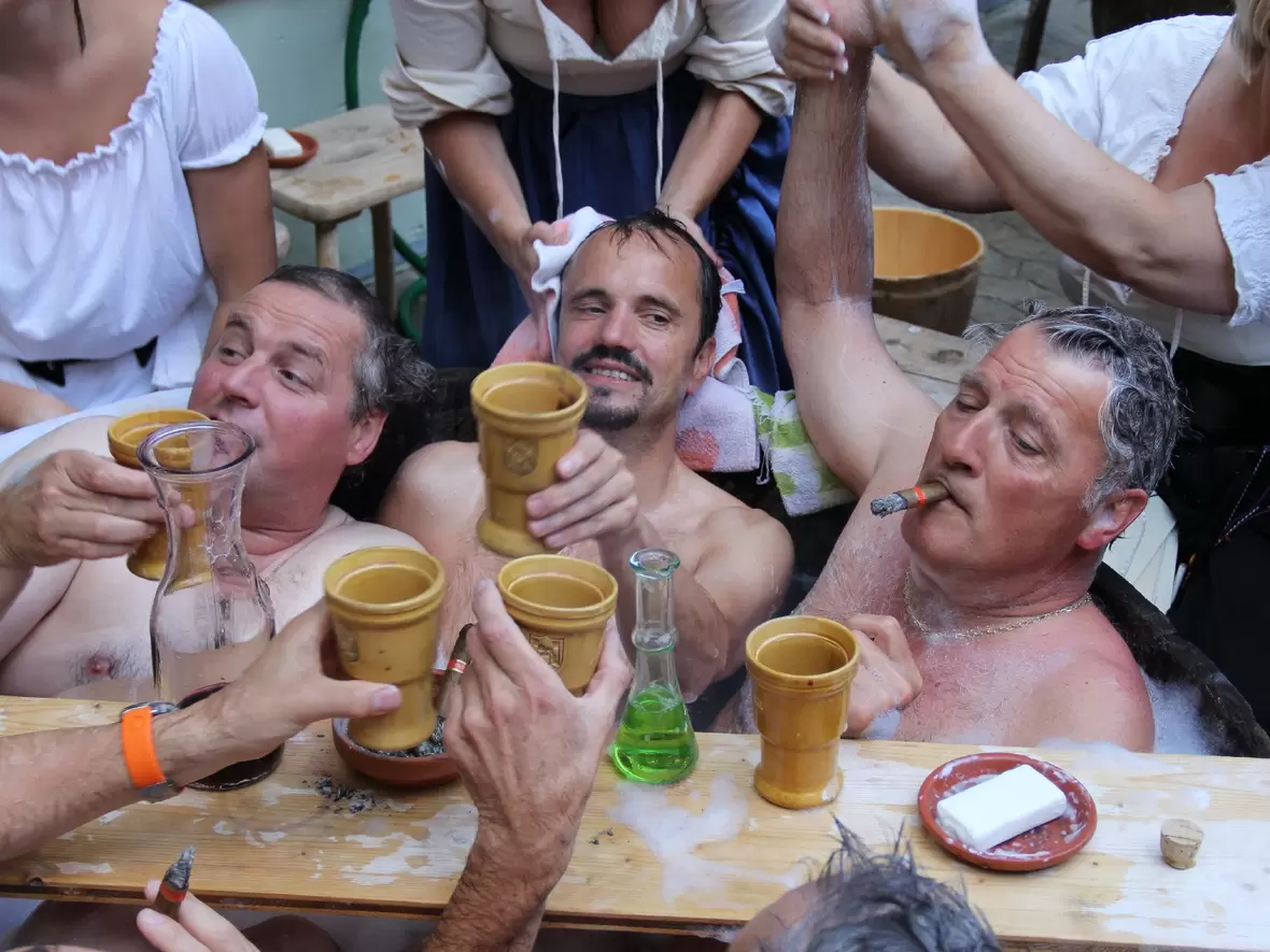 in-der-badestube