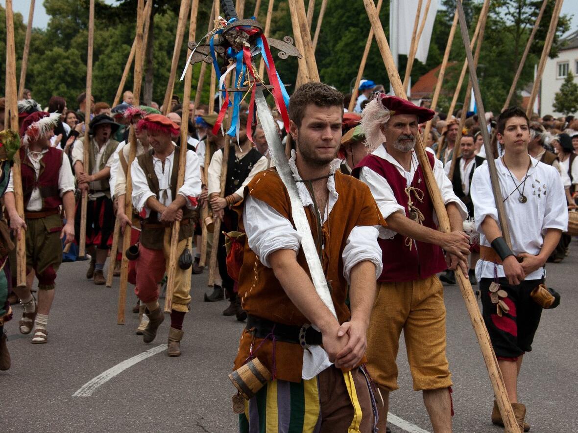 landsknechte-mit-spiesse