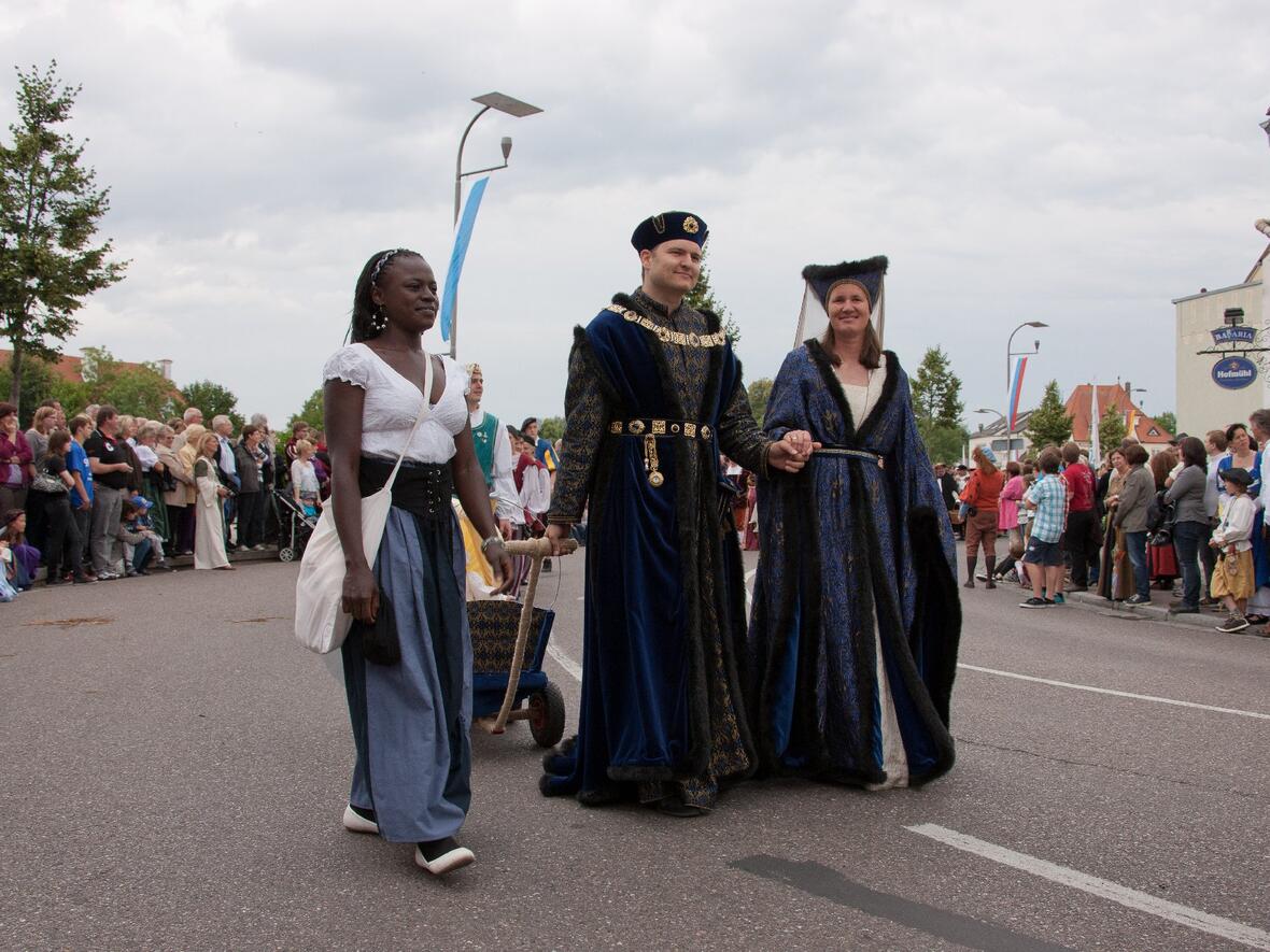 schlossfest-bilder-einzug-zur-eroeffnung-026