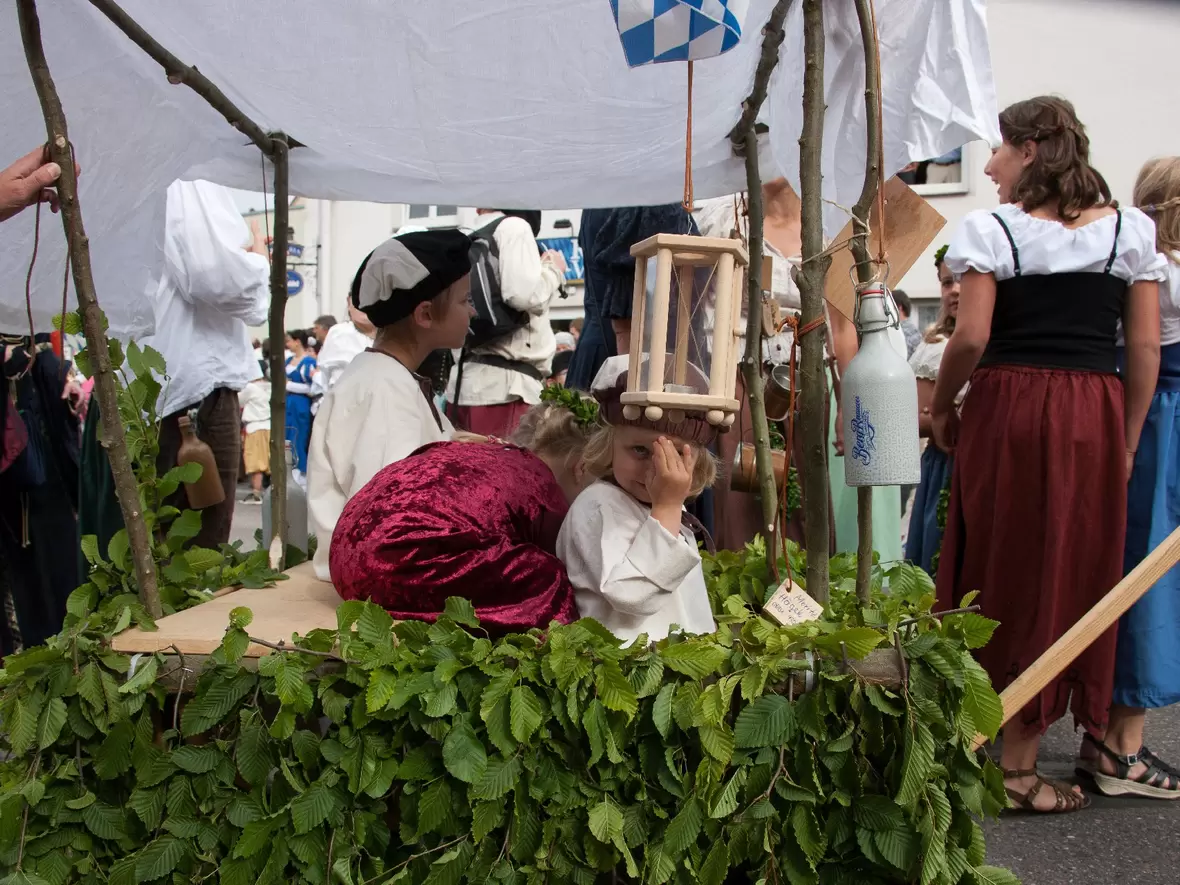 schlossfest-bilder-einzug-zur-eroeffnung-059