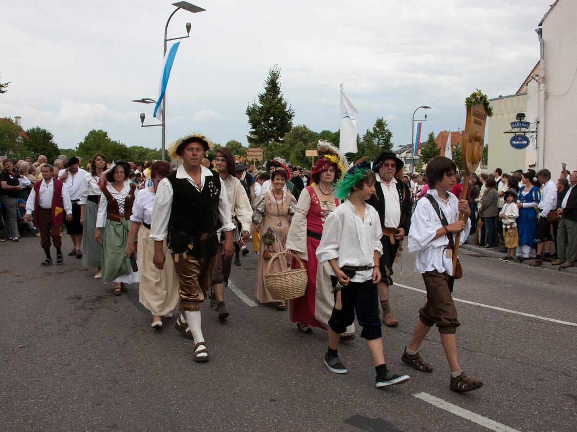 schlossfest-bilder-einzug-zur-eroeffnung-050