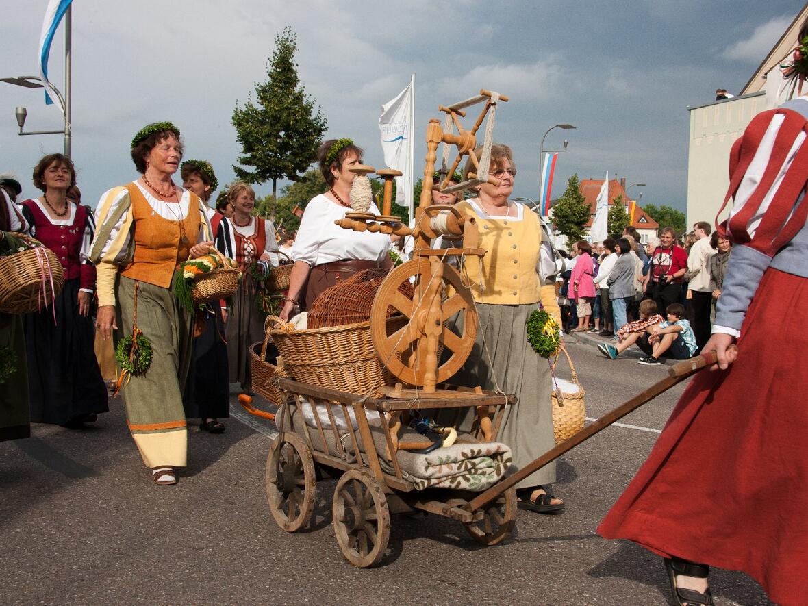 schlossfest-bilder-einzug-zur-eroeffnung-071