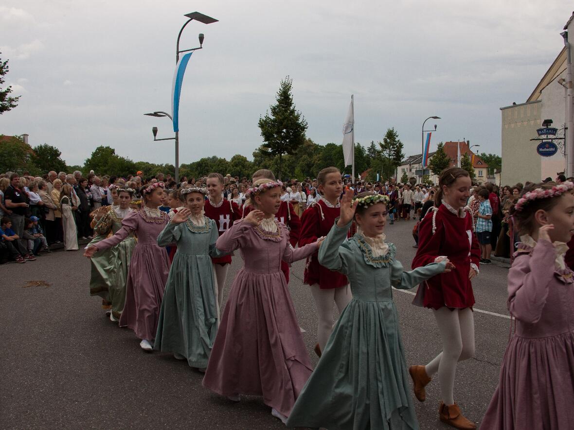 schlossfest-bilder-einzug-zur-eroeffnung-013