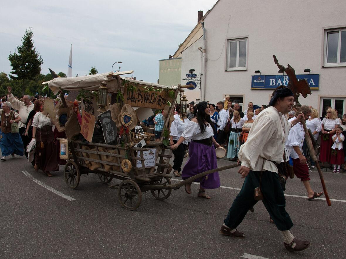 schlossfest-bilder-einzug-zur-eroeffnung-006