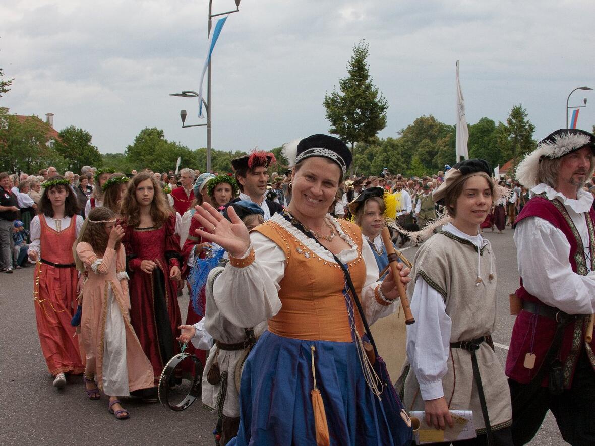 schlossfest-bilder-einzug-zur-eroeffnung-028