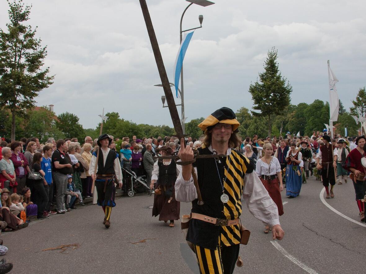 schlossfest-bilder-einzug-zur-eroeffnung-030