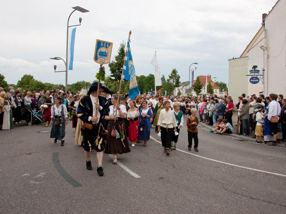 schlossfest-bilder-einzug-zur-eroeffnung-041