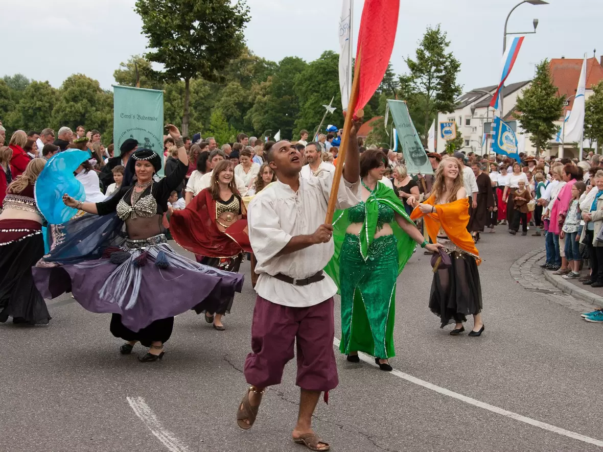 schlossfest-bilder-einzug-zur-eroeffnung-040