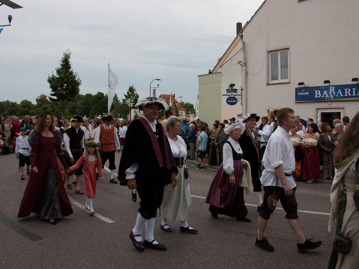 schlossfest-bilder-einzug-zur-eroeffnung-004