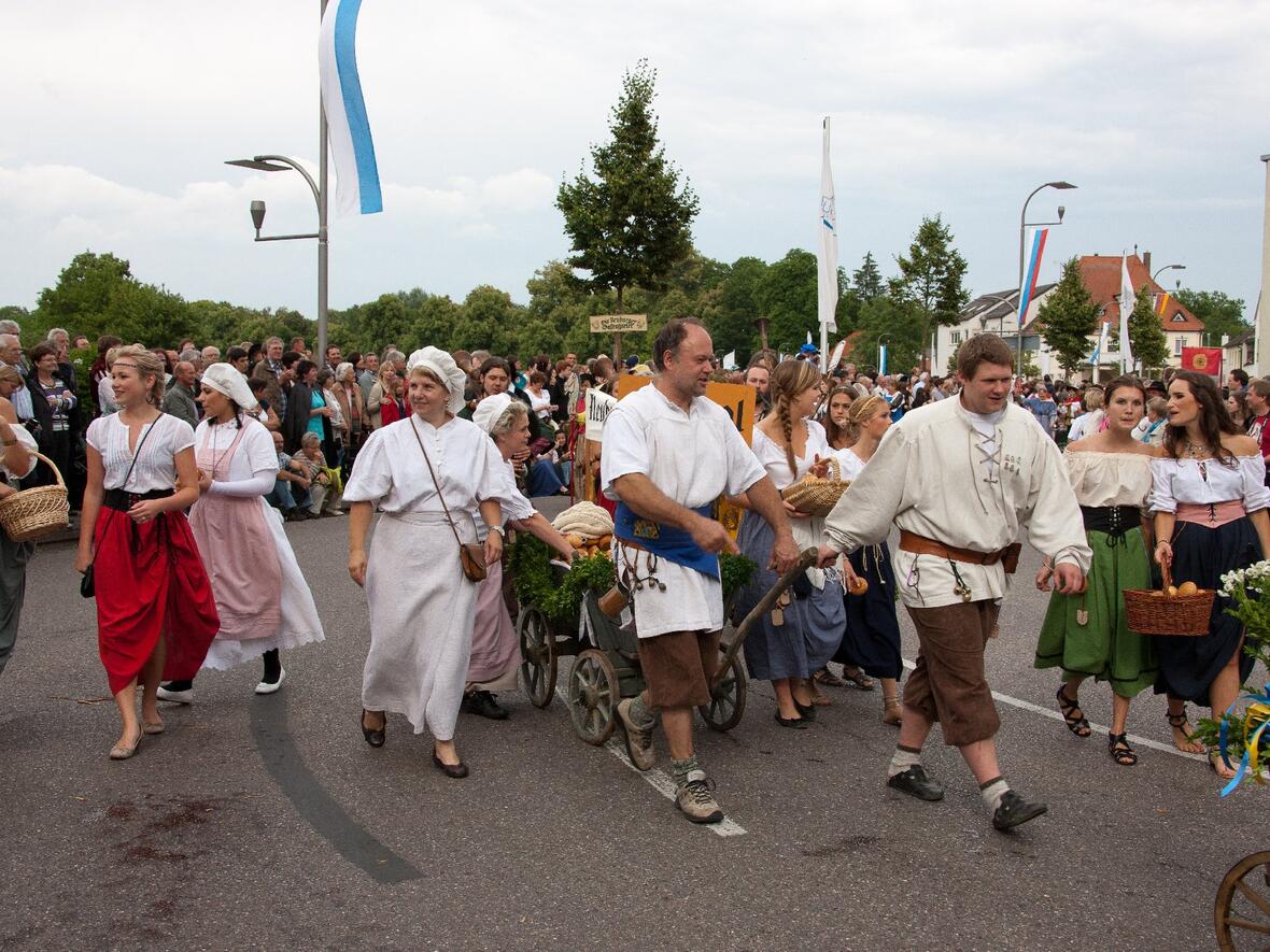 schlossfest-bilder-einzug-zur-eroeffnung-042