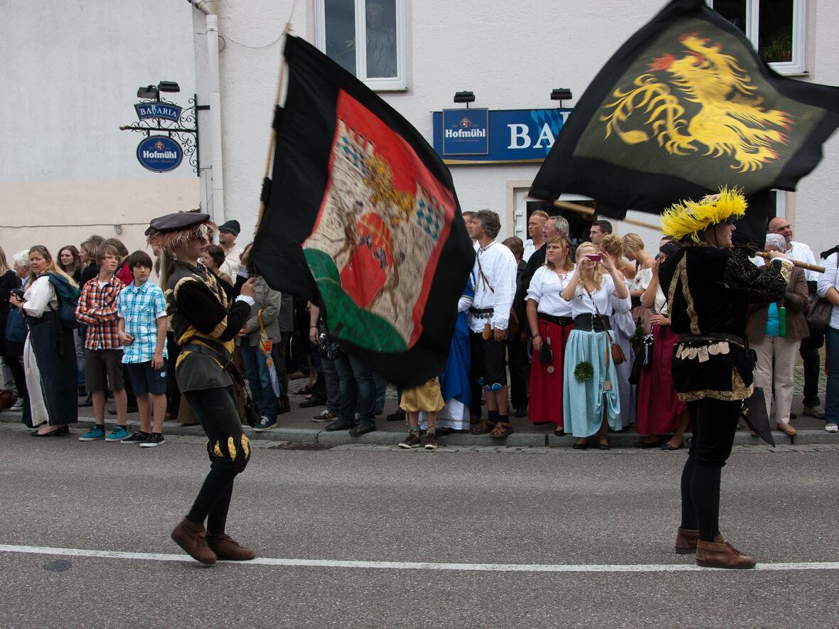 schlossfest-bilder-einzug-zur-eroeffnung-001