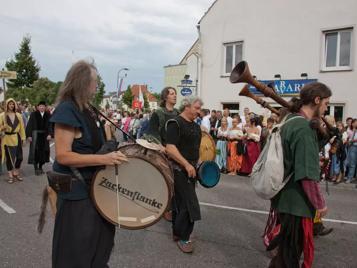 schlossfest-bilder-einzug-zur-eroeffnung-043