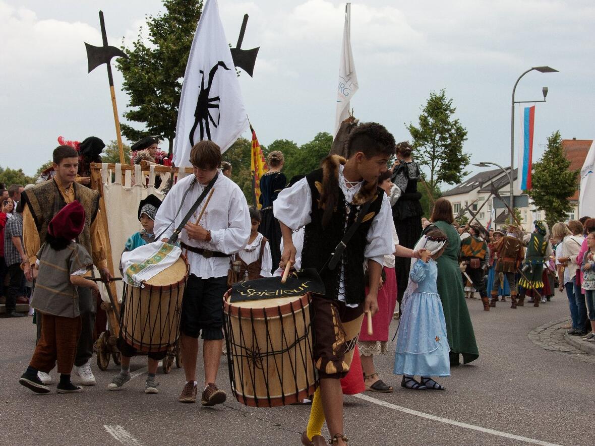 schlossfest-bilder-einzug-zur-eroeffnung-033