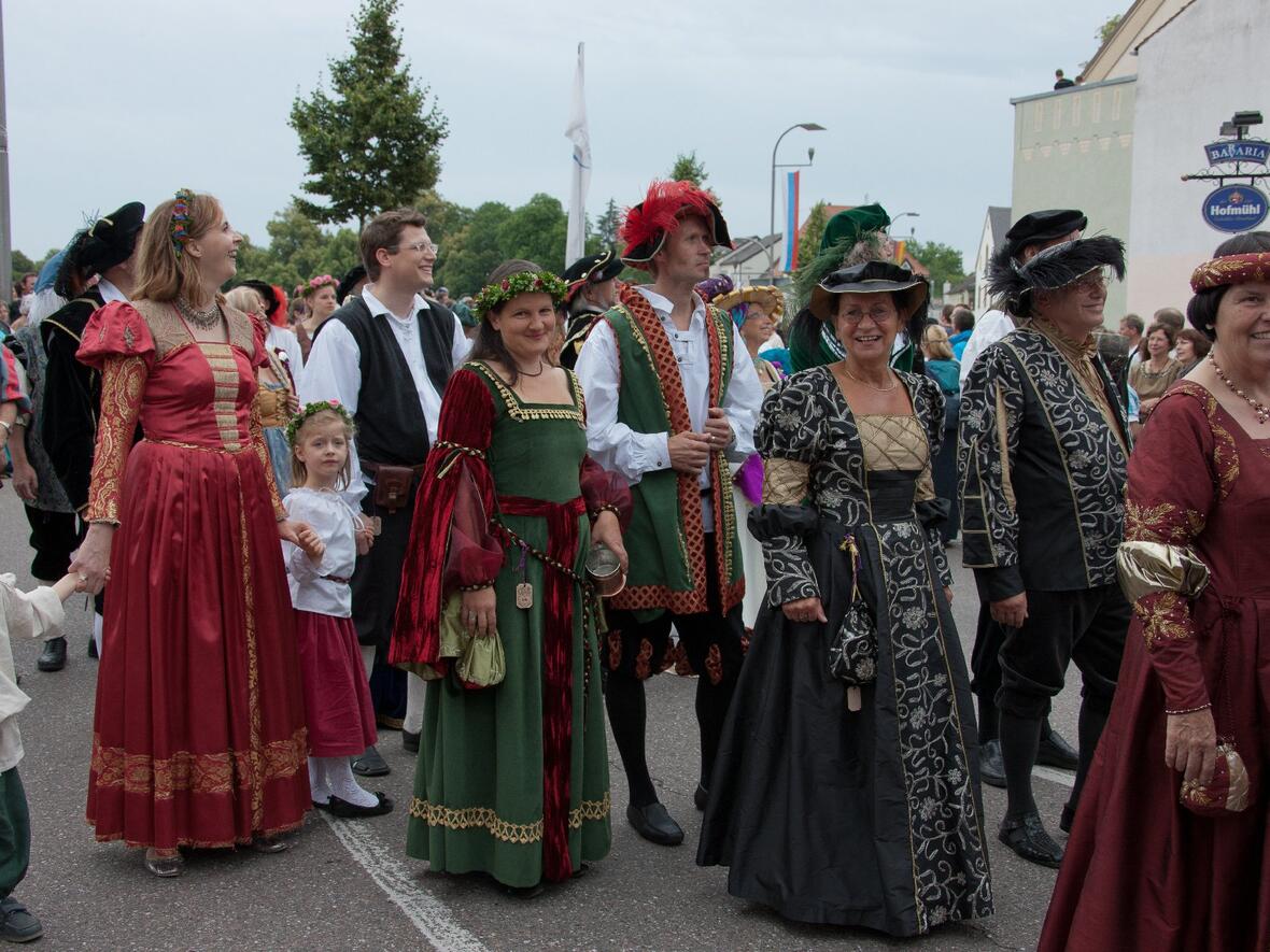 schlossfest-bilder-einzug-zur-eroeffnung-074