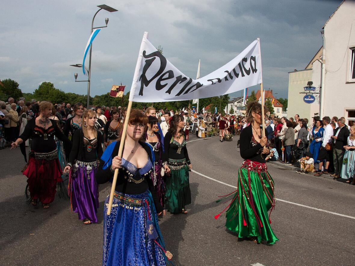 schlossfest-bilder-einzug-zur-eroeffnung-063