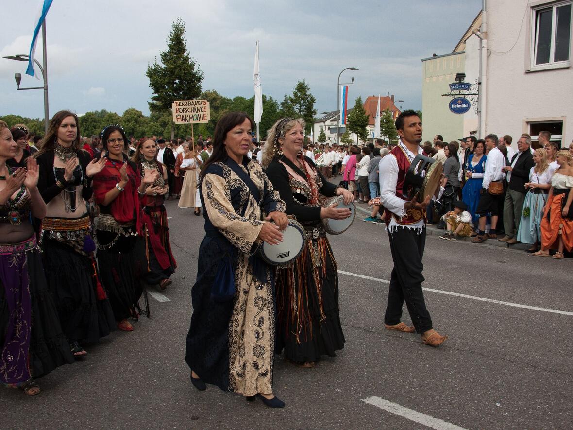 schlossfest-bilder-einzug-zur-eroeffnung-064