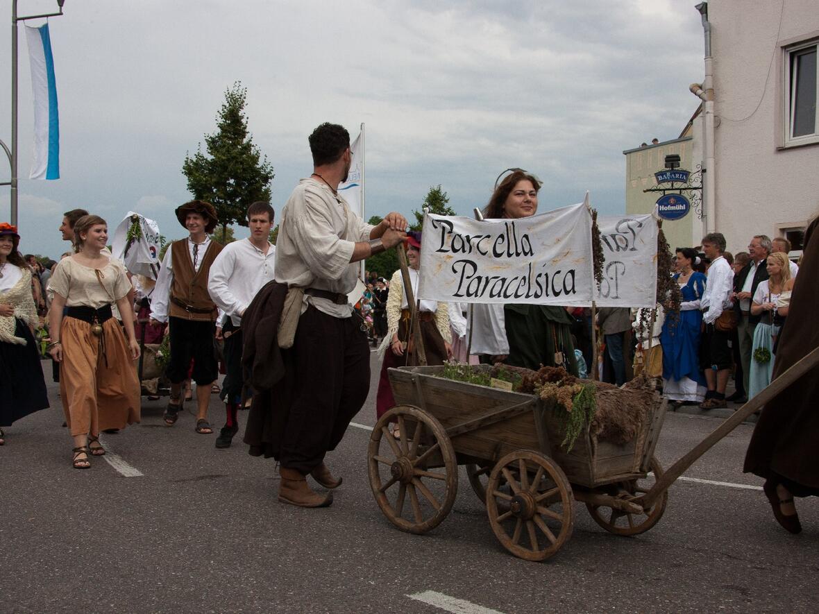 schlossfest-bilder-einzug-zur-eroeffnung-055