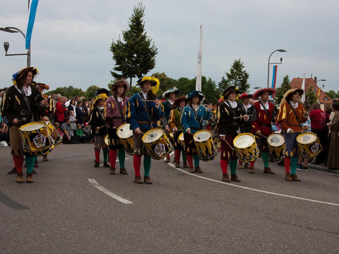 schlossfest-bilder-einzug-zur-eroeffnung-012