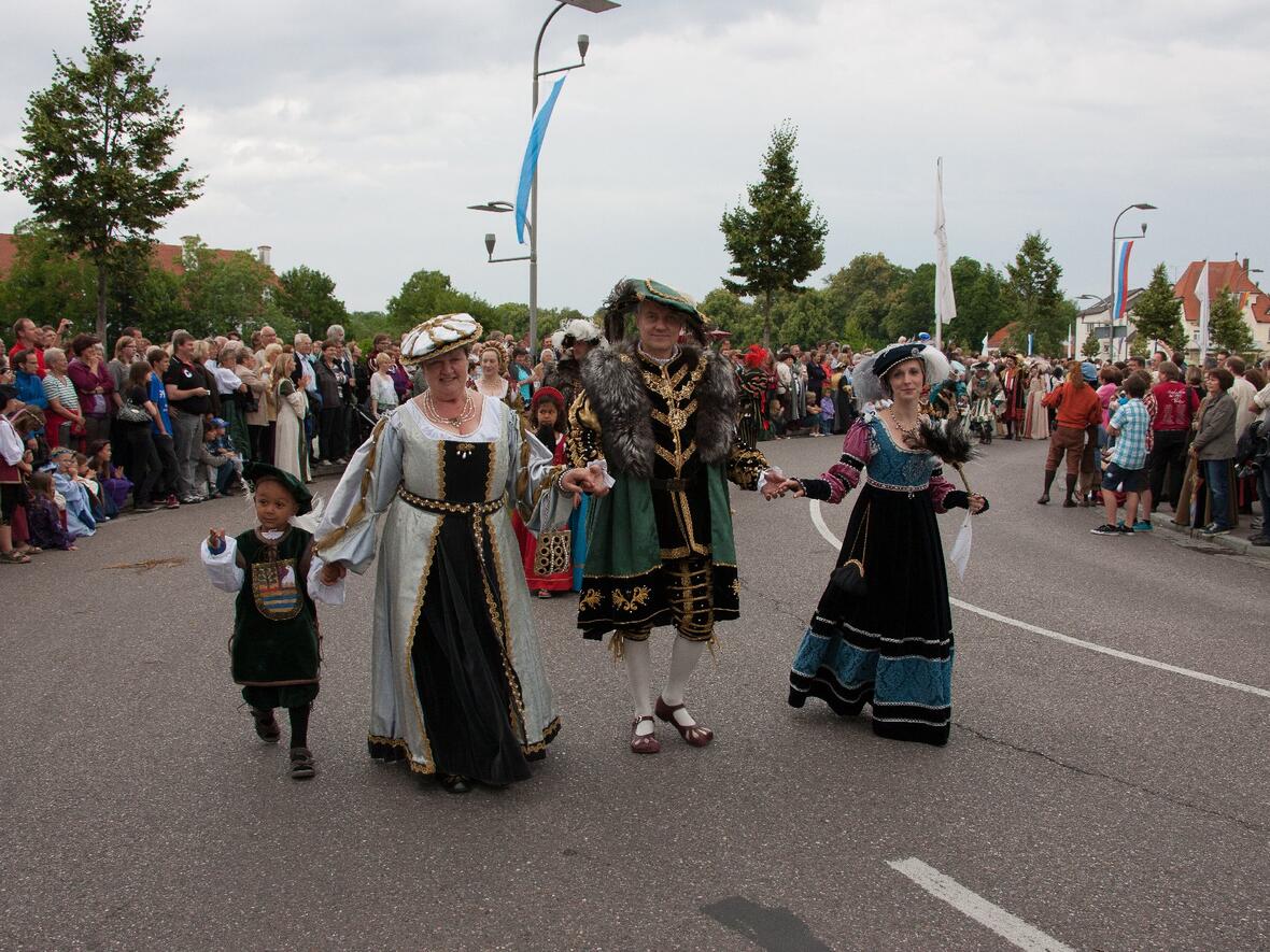 schlossfest-bilder-einzug-zur-eroeffnung-022