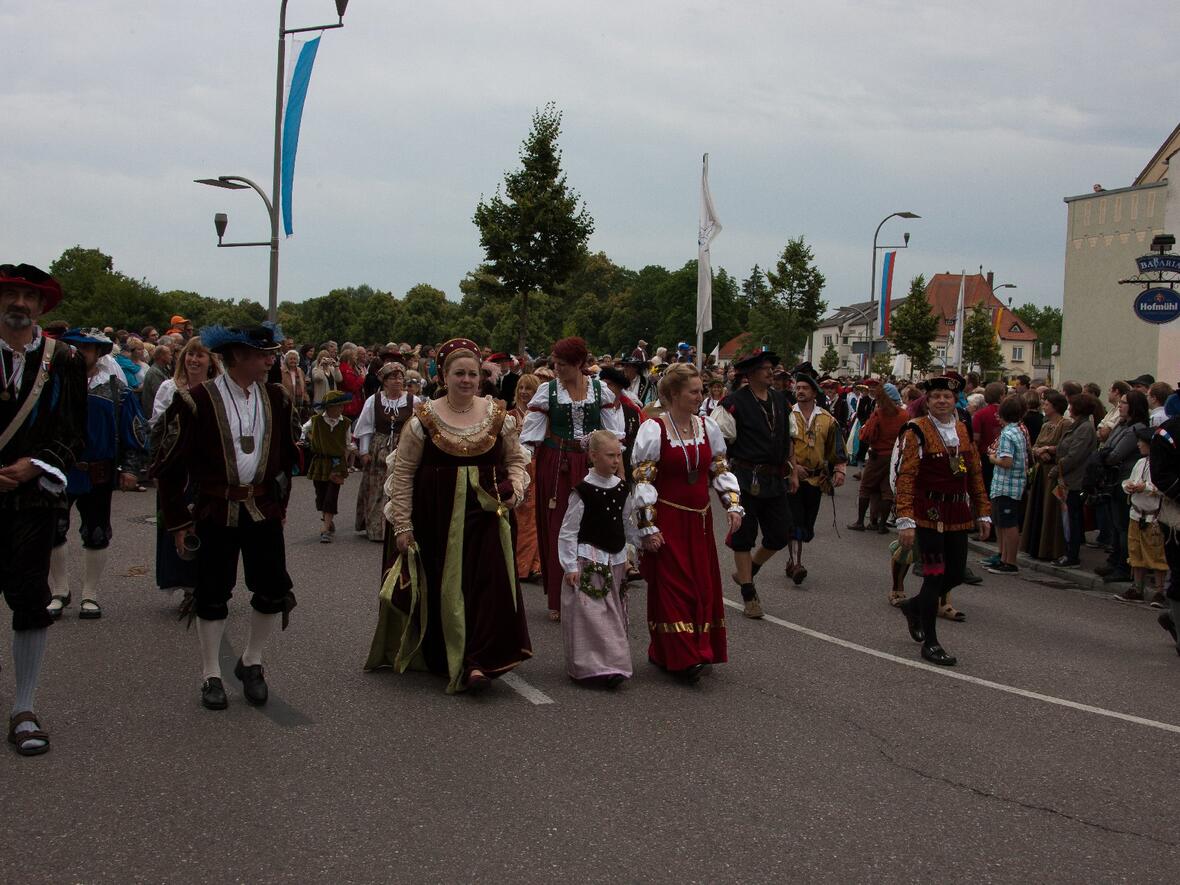 schlossfest-bilder-einzug-zur-eroeffnung-056