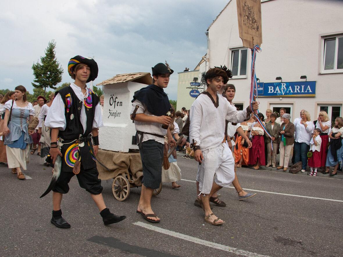 schlossfest-bilder-einzug-zur-eroeffnung-066