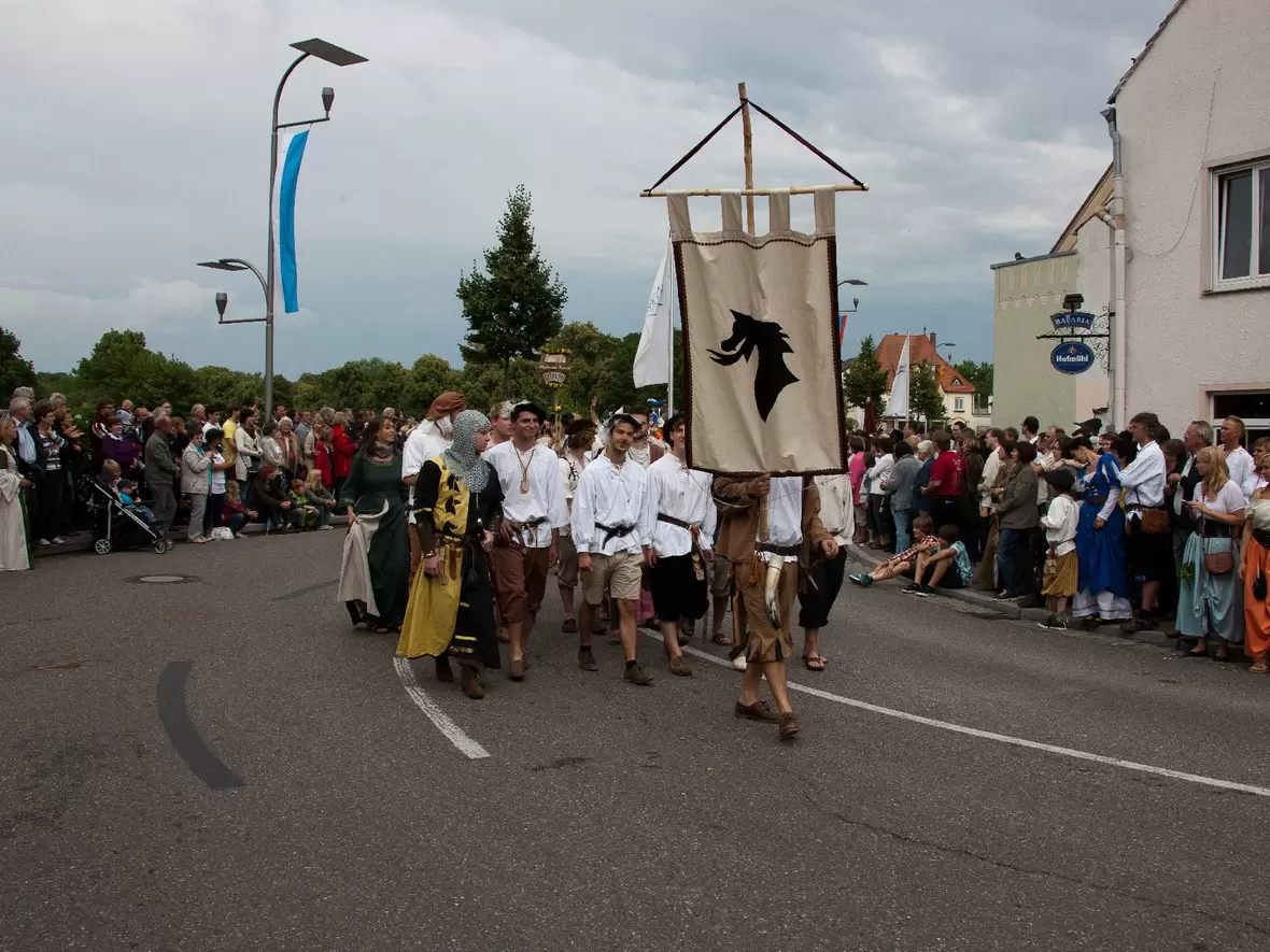 schlossfest-bilder-einzug-zur-eroeffnung-057