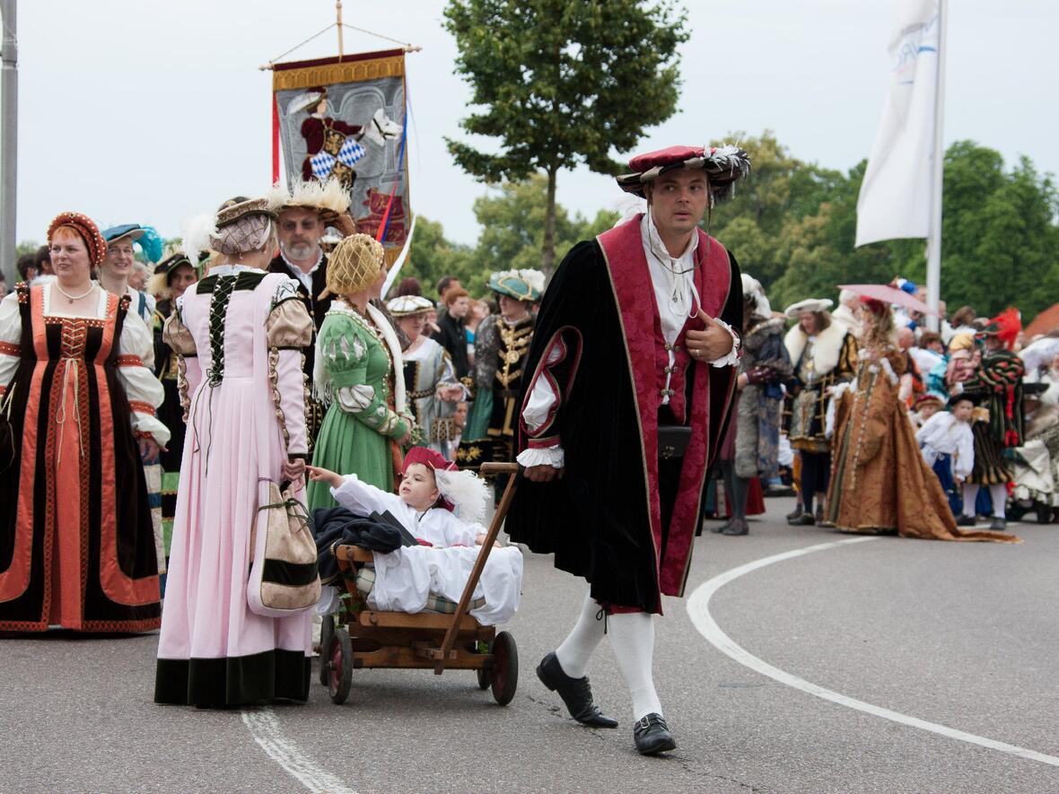 schlossfest-bilder-einzug-zur-eroeffnung-020