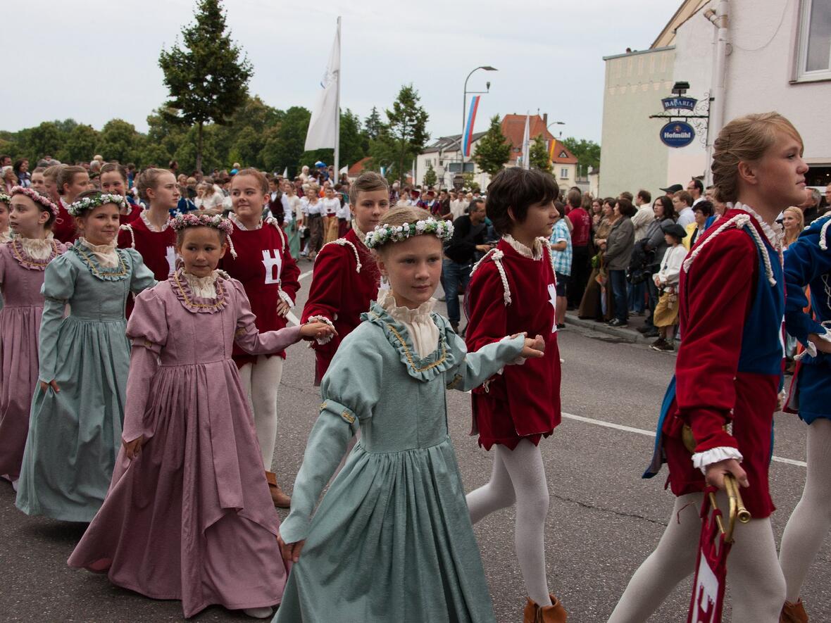 schlossfest-bilder-einzug-zur-eroeffnung-011