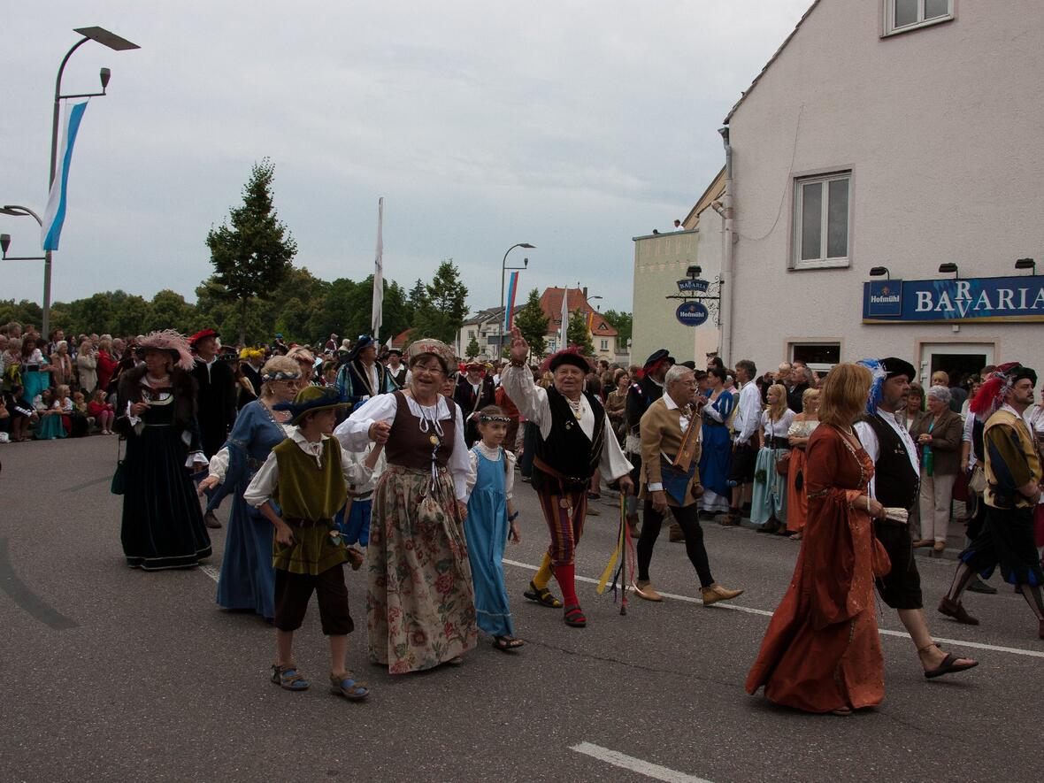 schlossfest-bilder-einzug-zur-eroeffnung-067