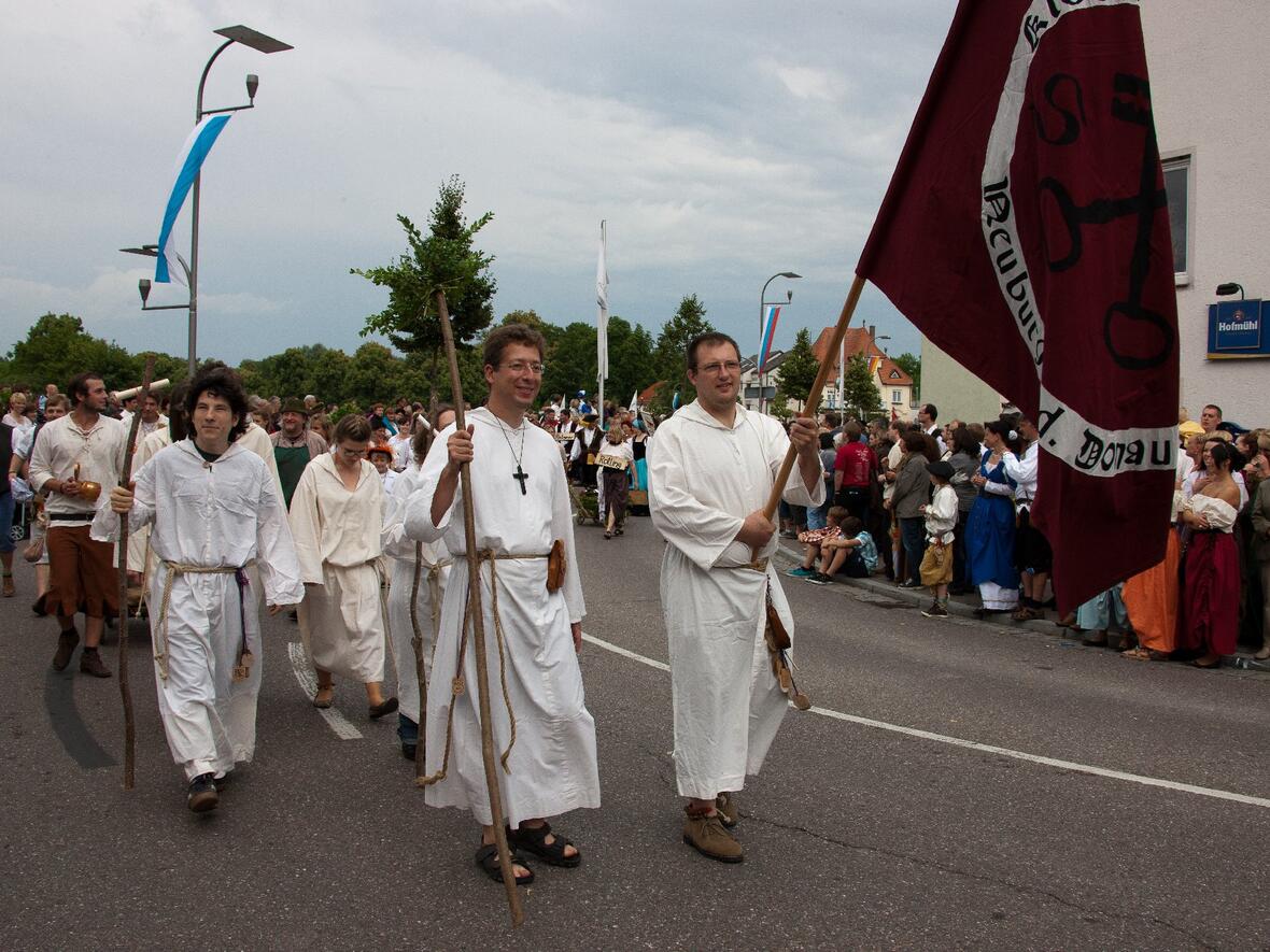 schlossfest-bilder-einzug-zur-eroeffnung-058