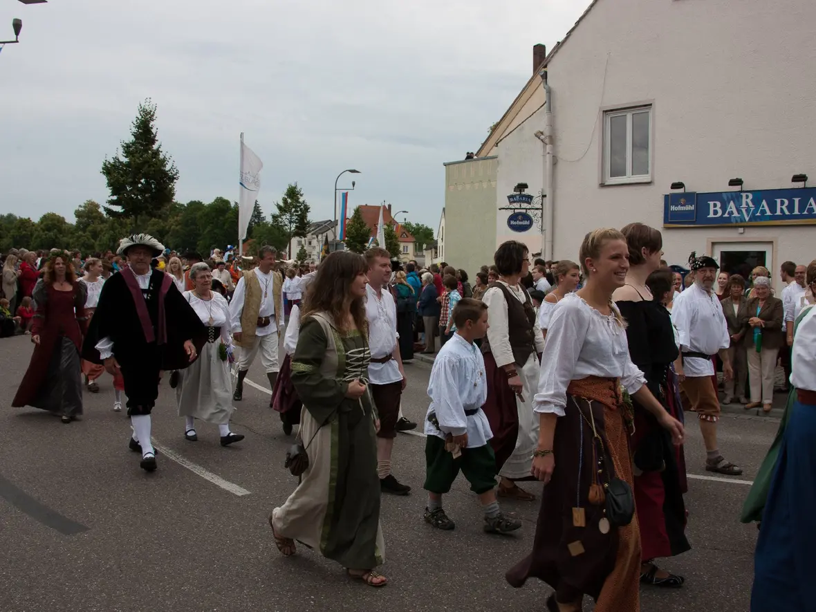 schlossfest-bilder-einzug-zur-eroeffnung-003