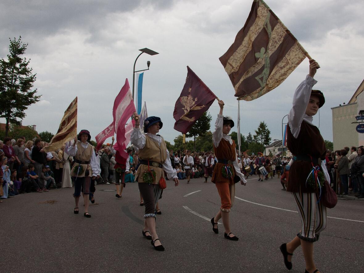 schlossfest-bilder-einzug-zur-eroeffnung-016