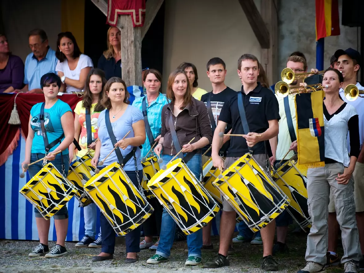der-fanfarenzug-in-zivil