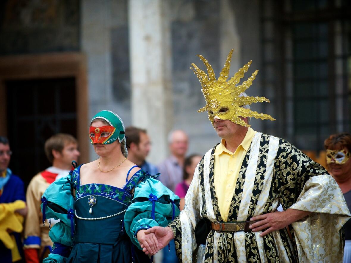 prunkvolle-masken