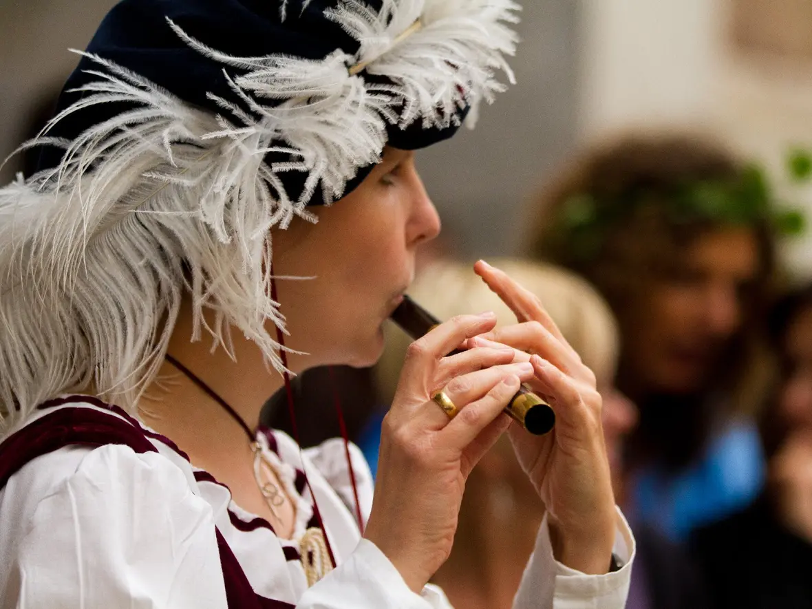 mit-musik-geht-es-in-den-schlosshof