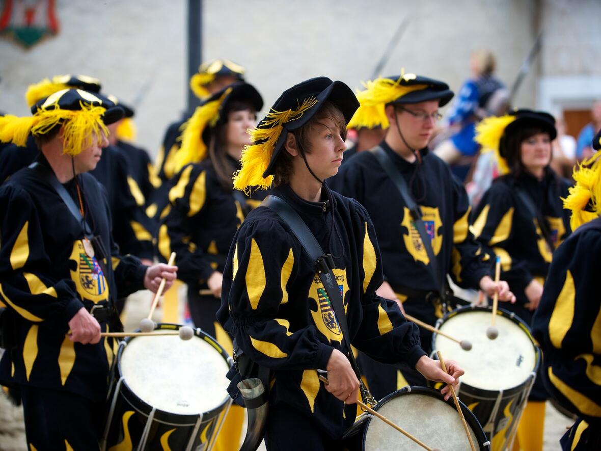 fanfahrenzug-beim-einzug