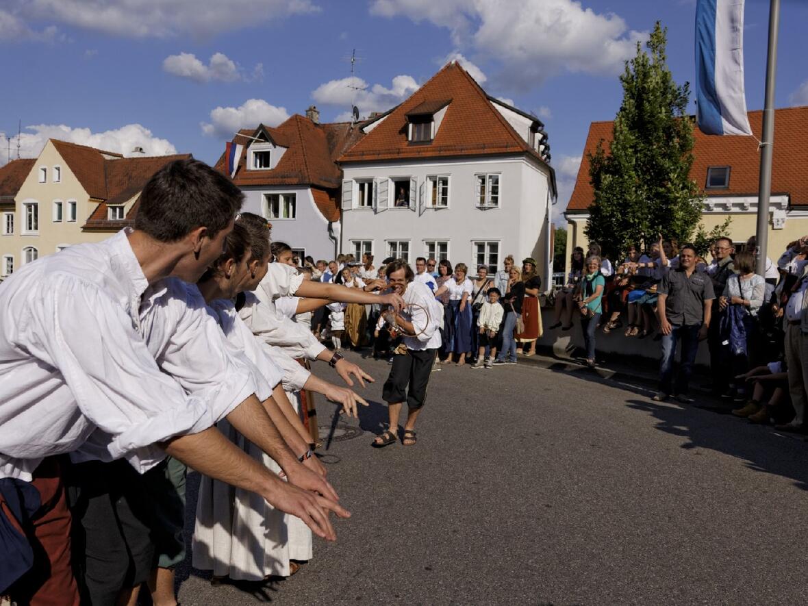 130628_einzug_ww-0012-ringelstechen-beim-umzug