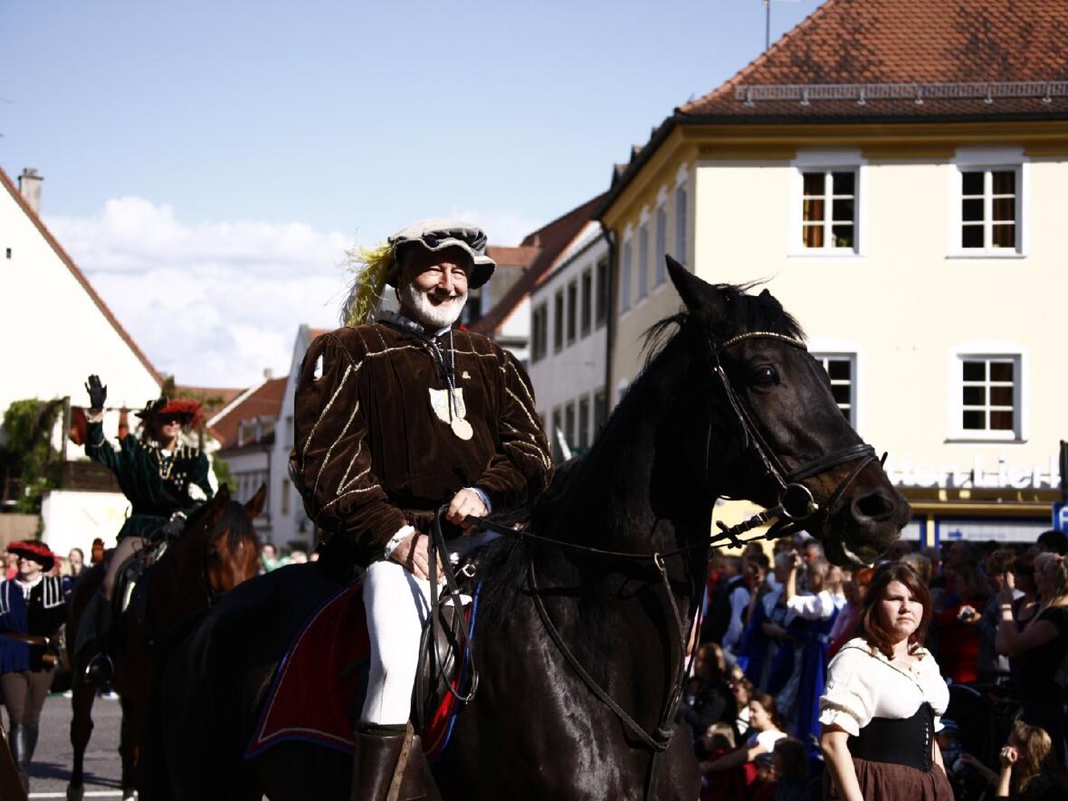 130628_einzug_ww-0005-stolzer-reiter