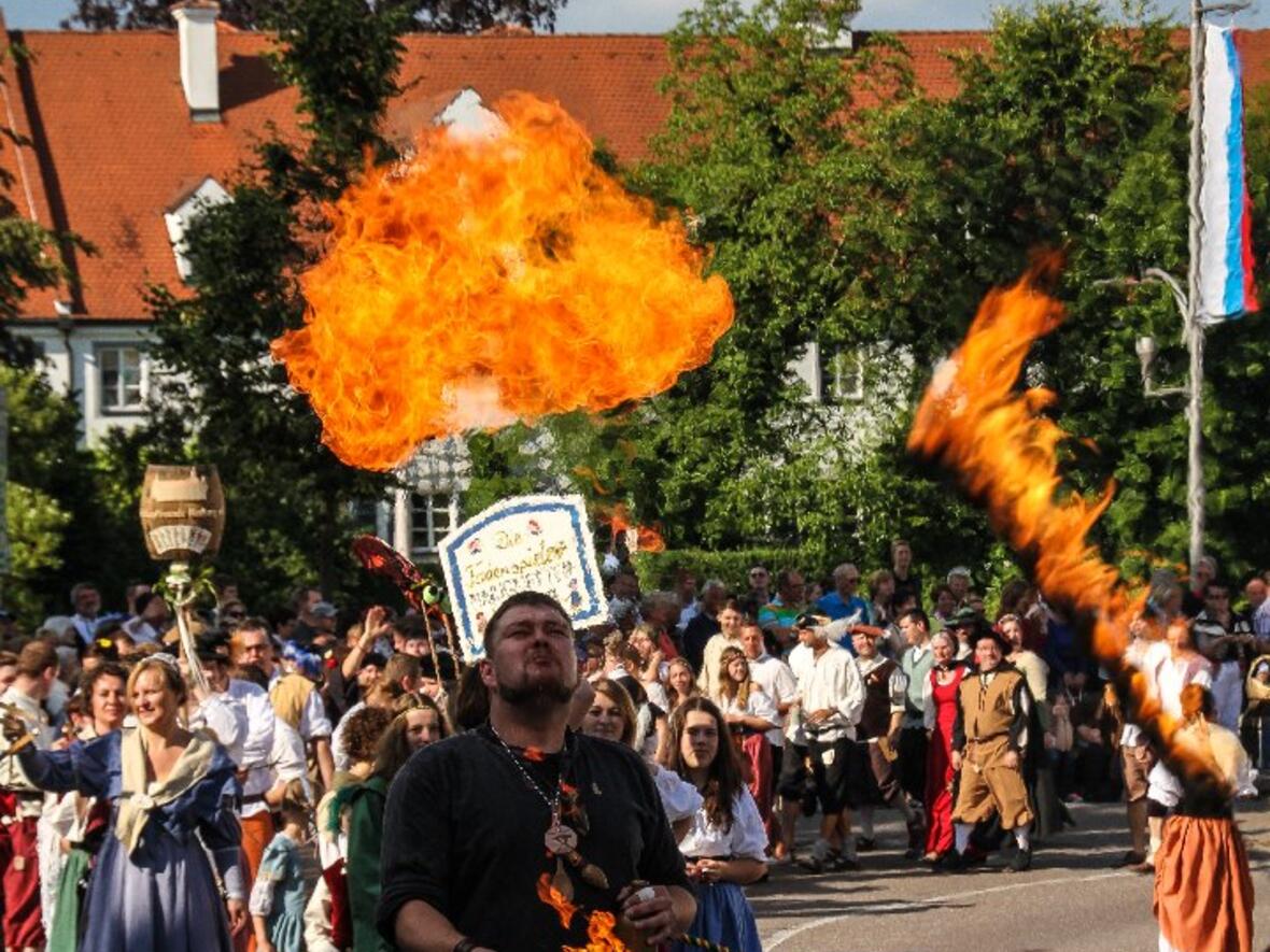 130628_einzug_mr-0009-feuerball