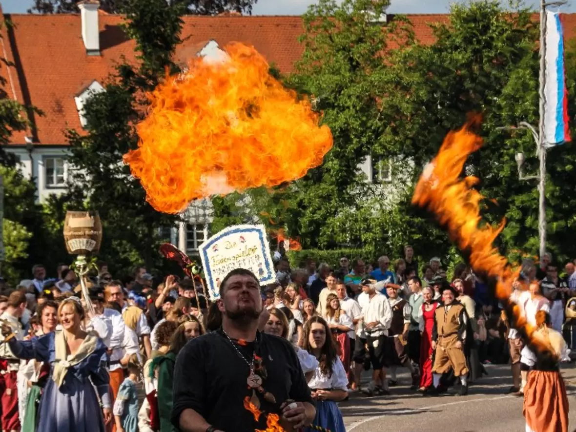 130628_einzug_mr-0009-feuerball