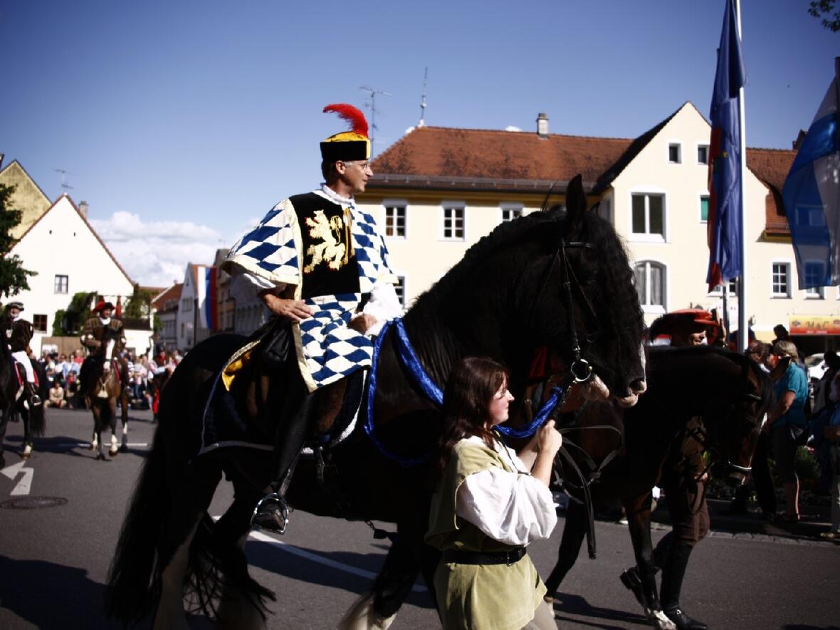 130628_einzug_ww-0004-herold-zu-pferde