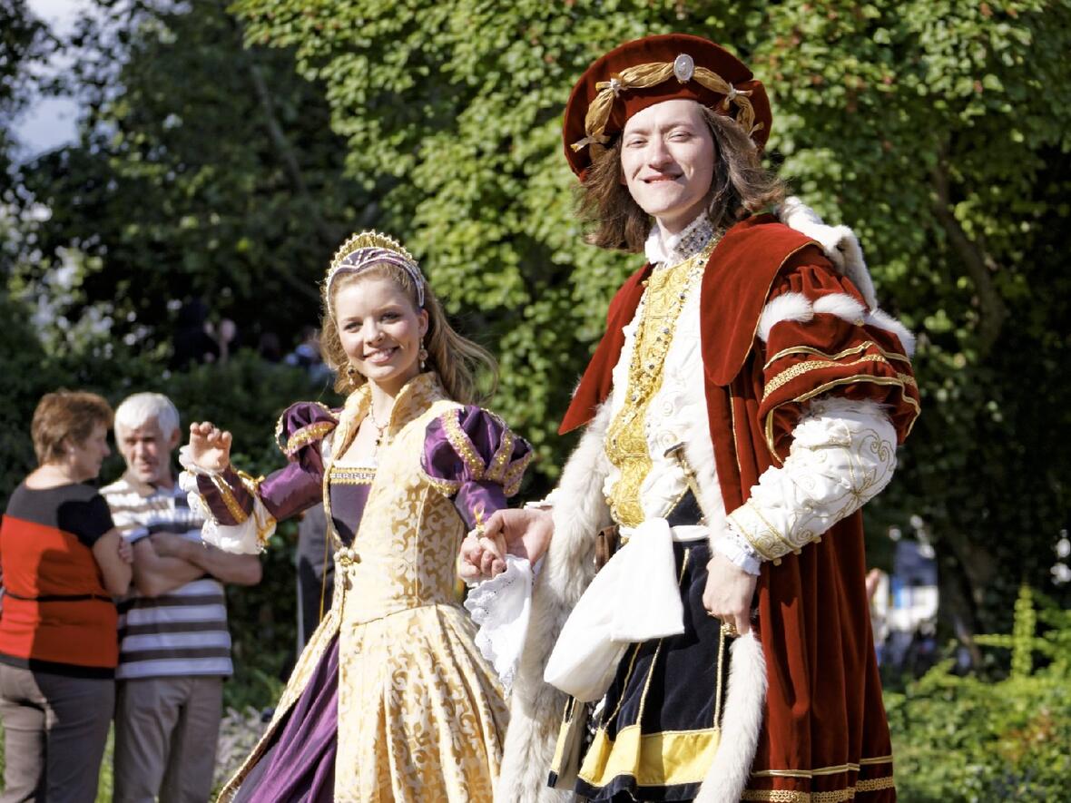 130628_einzug_ww-0030-praechtige-gewaender