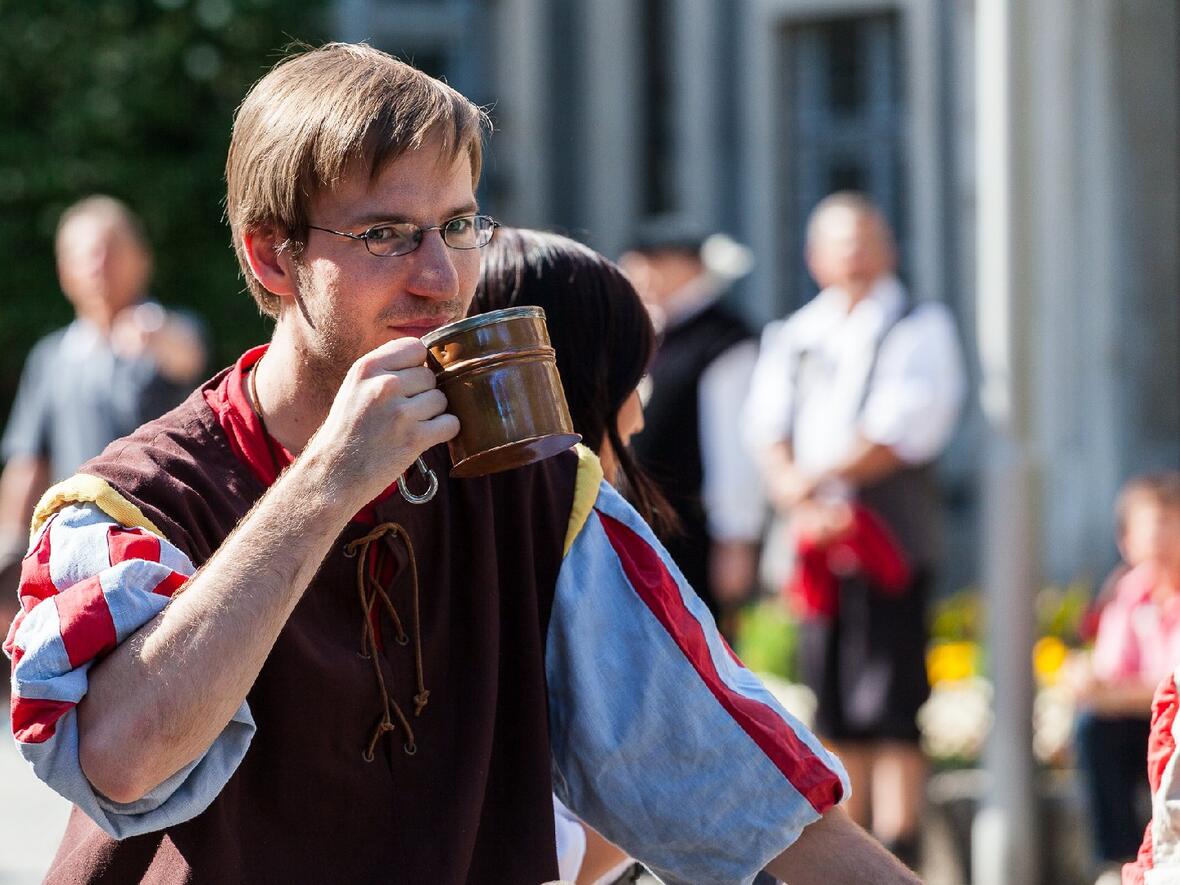 130628_einzug_sb-002-kupferbecher