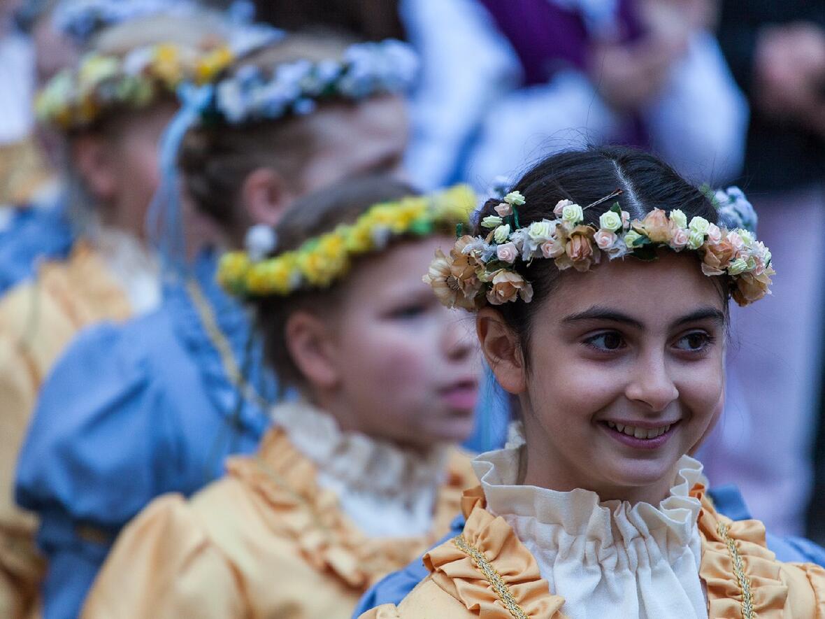 130628_steckenreitertanz_sb-004-ein-schlossfest-laecheln