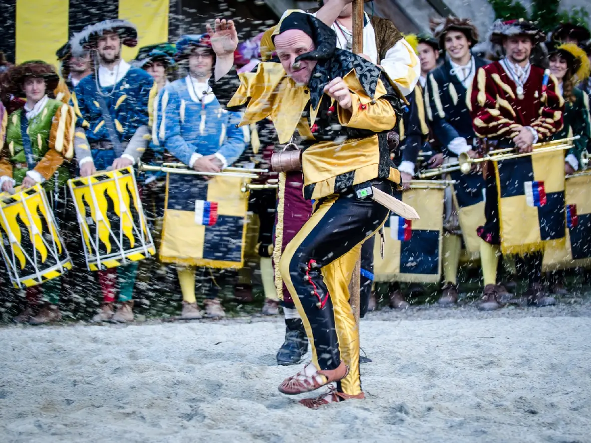 turnierspiele-011-jm-hofnarr-wird-gesandigt